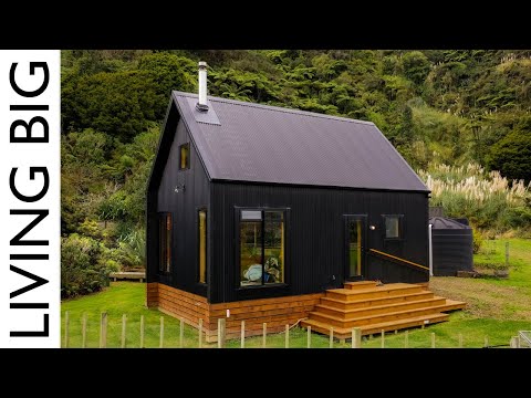 This Off-The-Grid Tiny House Looks Like The Perfect Getaway