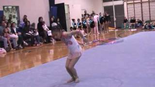 preview picture of video '7-yr-old Elena on Rhythmic Gymnastics (Dec. 2007) 新体操小学生'