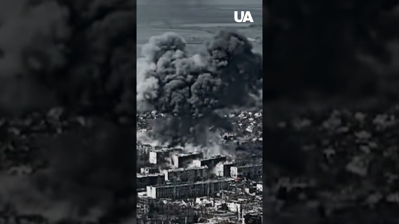 Ukraine’s INVISIBLE FENCE: Why can’t Russian tanks move 20 km? #shorts