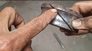 Download lagu Incredibly hard until it cracked, the process of making a 'rumbai ayam' machete from bearing steel mp3
