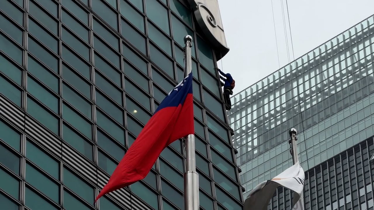 American Alex Honnold test climbs Taipei 101 ahead of rope-free ascent
