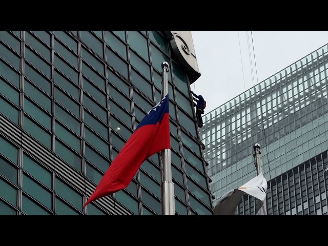 American Alex Honnold test climbs Taipei 101 ahead of rope-free ascent