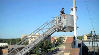 preview picture of video 'Painting the vintage 1914 cedar flagpole on top of Brainerd City Hall - Brainerd Dispatch MN'