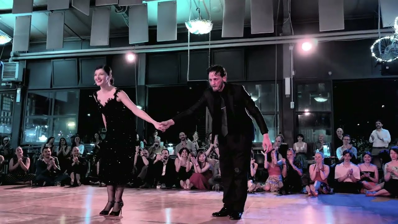 Video thumbnail for Demetrio Scafaria y Nana Urigayeva  -  "Emancipaciòn"  - Orquesta Osvaldo Pugliese