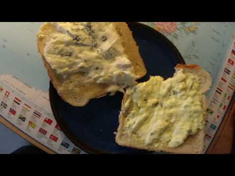 MongoTV_6398 - Min Aftensmad - Ristet TOASTBRØD Med ÆGGESALAT og BLÅSKIMMELOST
