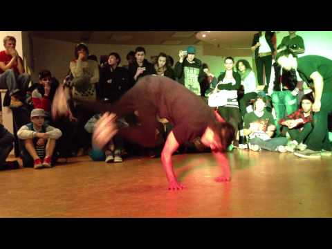 flow trip vs out of basics - from the streets 2011