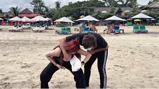 Download lagu Part 1 DIGANGGU ORANG BERTOPENG DI PANTAI mp3