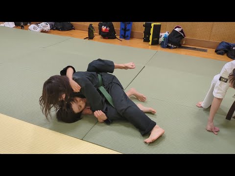 女子が強い柔術スパーリング