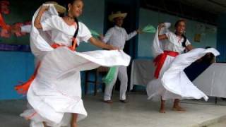 preview picture of video 'Grupo de Bailes Típicos Esc. Pueblo Nuevo,Liberia,Gte.Costa Rica (video 2)'