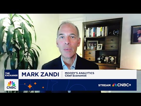 We need to be on high alert of an economic downturn, says Moody's Mark Zandi