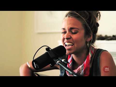 Pine Street Sessions - Ashleigh Mannix - 'Chase the Sunrise'