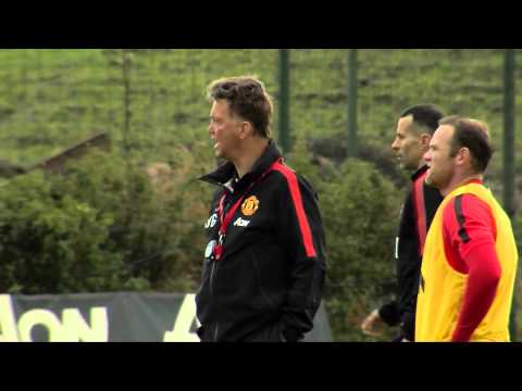 Manchester United und Louis van Gaal gedenken Flugzeugabsturz von 1958 in München