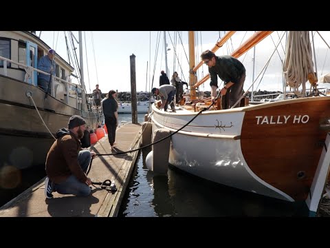 Starting the engine & hoisting SAIL - Tally Ho moves!