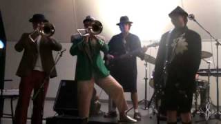 Falling Down - Mad Caddies by Gizmo Majestic