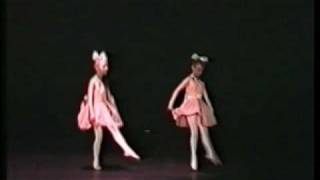 preview picture of video 'Uitvoering 1991 - Korte Dansen I: Poppen (Harderwijk 01.06.1991) Balletschool Ermelo'