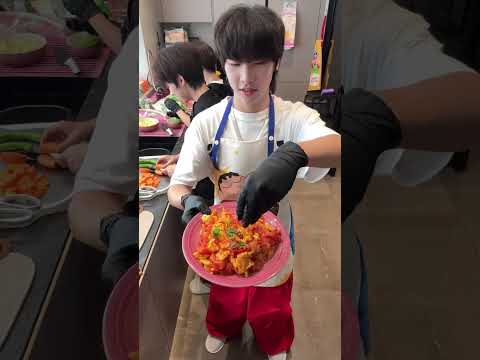 EP.12｜小张大厨地位不保！@zhangjiayi0409 #张嘉懿Austin #养成系 #10后 #vlog #人类幼崽成长记