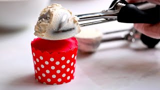 PIPING HACKS: How to decorate cupcakes WITHOUT piping tips!😵