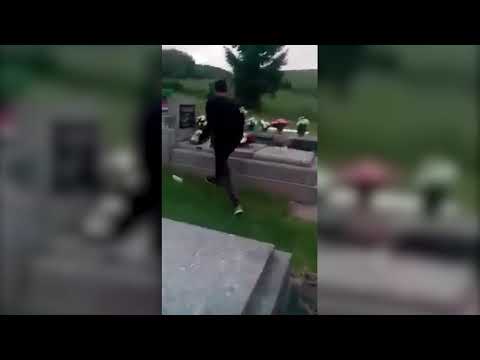 „Mladíci“ sa zabávali na cintoríne v Kunovej Teplici