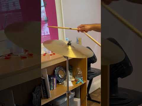 Paiste Signature 18 Inch Fast Crash, 1,282 Grams, Video Demo. image 4