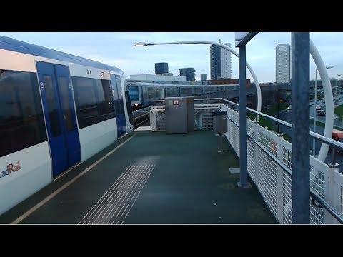 RET Metro 2*Type RSG3 vertrek Spijkenisse Centrum richting Rotterdam Centraal (metrolijn D)