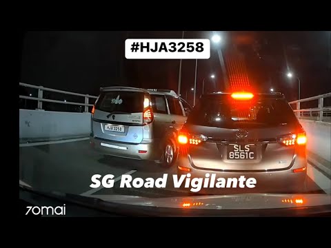 6jan2023 woodland checkpoint #HJA3258 malaysia taxi cutting queue using motorbike lane