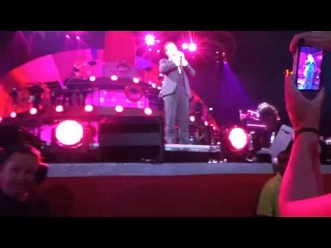 Mike Andrew sings at Robbie Williams concert Leeds