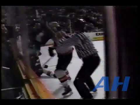 NHL Oct. 13, 1989 Larry Melnyk,VCR v Keith Crowder,LA Vancouver Canucks Los Angeles Kings