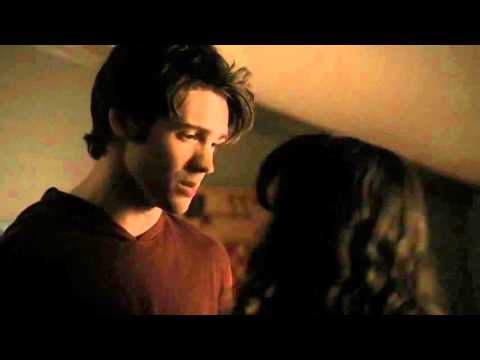 Tvd - Jeremy and Bonnie kiss 2x16