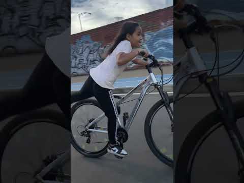 La mujer más rica de China empezó con 16 años montando relojes. Se hizo de oro con su primer gran cliente: Apple