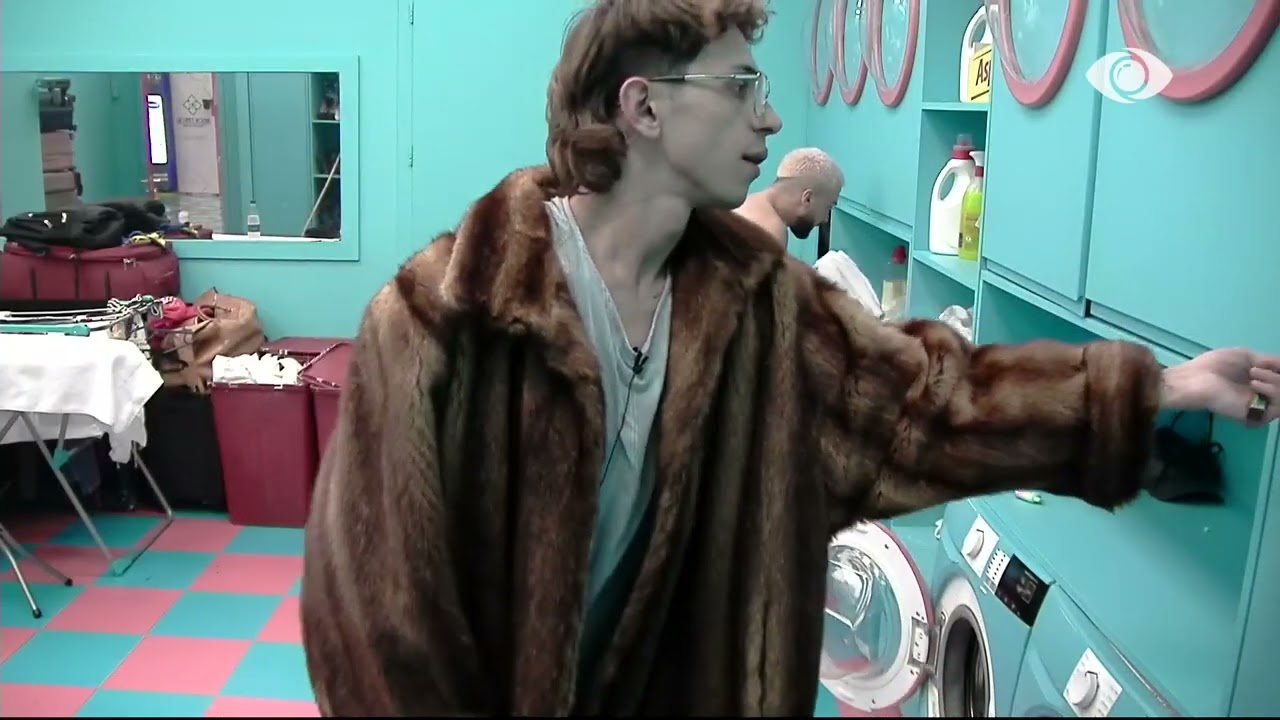 Gjesti hedh rrobat në tokë, Rozana debaton me të dhe Shkëlzenin: Palaço fëmijë, të pafytyrë...