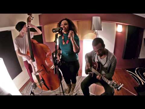 Cynthia Abraham Trio "Big in"