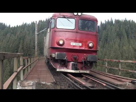 Trenul IR1833 Iasi - Timisoara Nord trece peste viaductul Larion cu EA699 - 22.02.2014