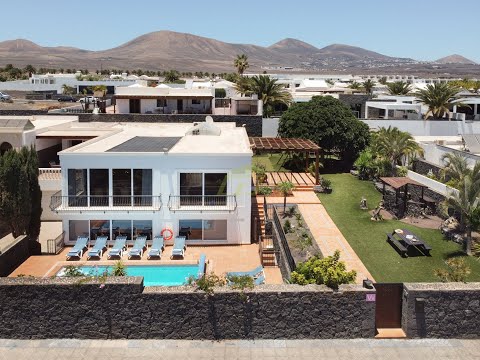 Magnificent 6 Bedroom and 4 Bathroom Villa in Puerto Calero