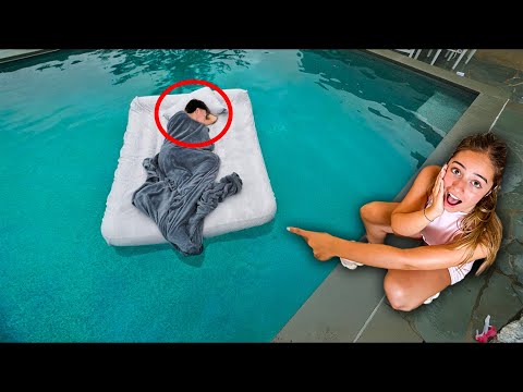 SCHERZO: IL MIO MIGLIORE AMICO SI RISVEGLIA IN PISCINA! *arrabbiato*