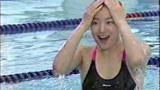 鈴木京香   プールで水着