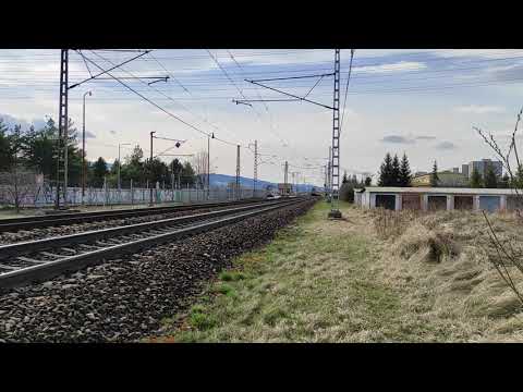 RJ 1003 Peršing 162.119 prichádzajú do stanice Spišská Nová Ves