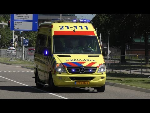 A1 Ambulances 21-111 21-131 21-132 met spoed naar het Radboud UMC Nijmegen