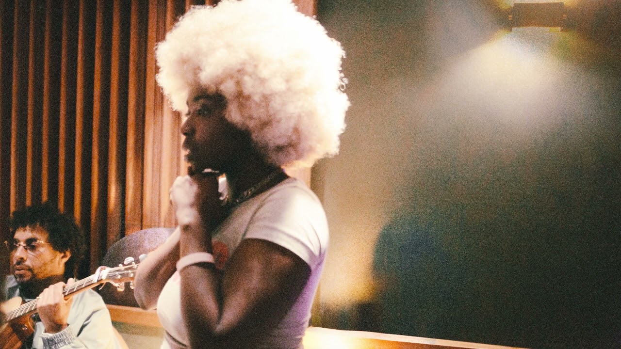 MELODRAMA  jetzt Video ansehen