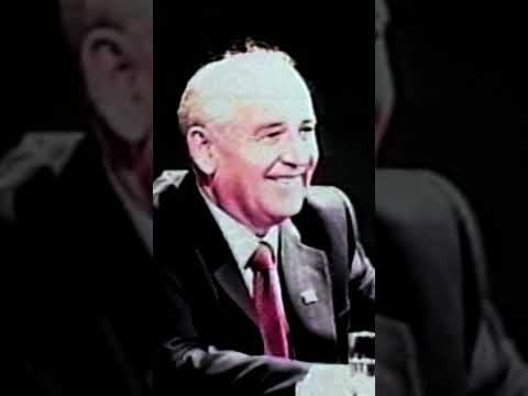 Nardwuar tells Mikhail Gorbachev to "Keep on rawkin' in the free world!" in Russian! #nardwuar