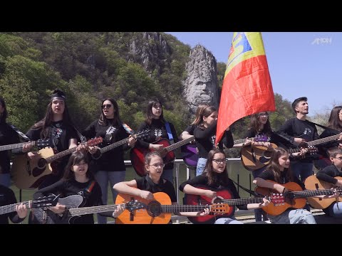 Generația Folk • Căciula