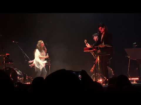 Mumford & Sons with Maggie Rogers - Awake My Soul (Toronto 1 2018)