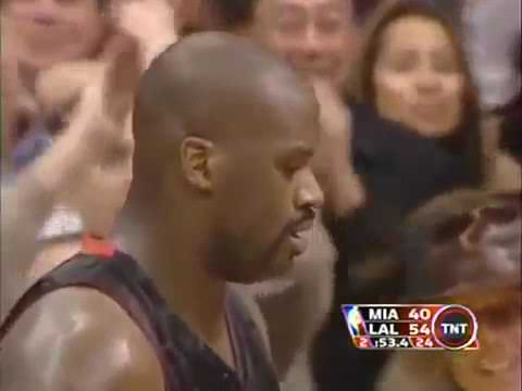 Rookie Andrew Bynum burns Shaq after being dunked on, and O'Neal retaliates