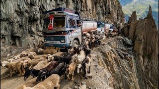 preview picture of video 'Deadliest road in India leh Ladakh'