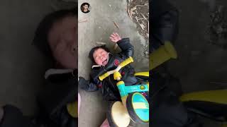 Download lagu bayi jatuh dari sepeda#shorts mp3 Download lagu bayi jatuh dari sepeda#shorts mp3