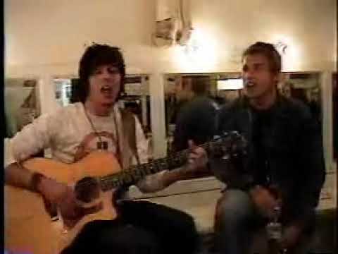 Everywhere she goes - Across the Sky