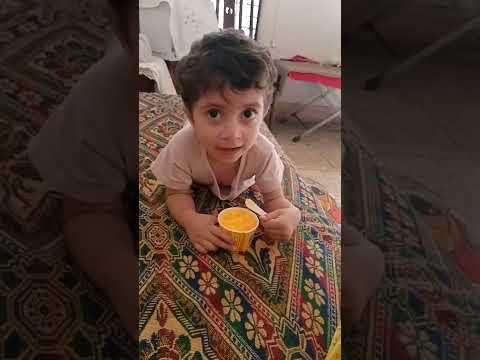 unaiza enjoying ice cream.summer time😍