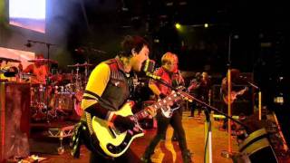 My Chemical Romance perform Na Na Na at Reading Festival 2011 - BBC