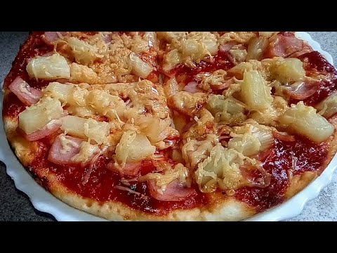 Homemade pizza (Hawaiian pizza)