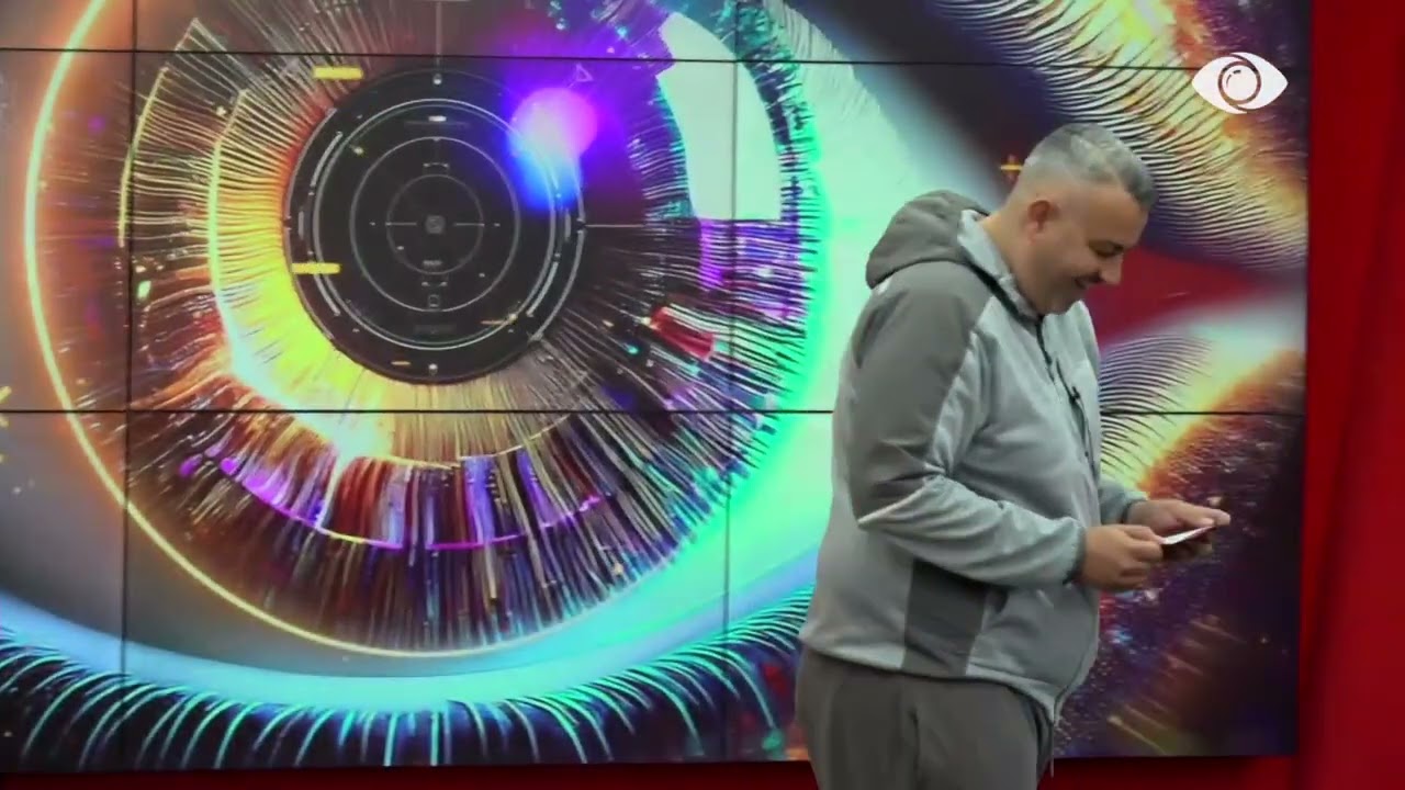 Rogerti lexon zarfin, 5 komplimente për çdo banor