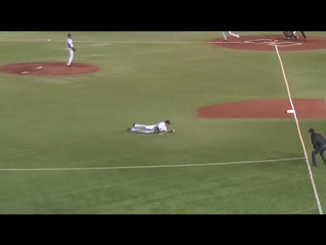 【6回表】マリーンズ・ダフィー 強烈なゴロを横っ跳びで好捕!! 2017/4/20 M-H